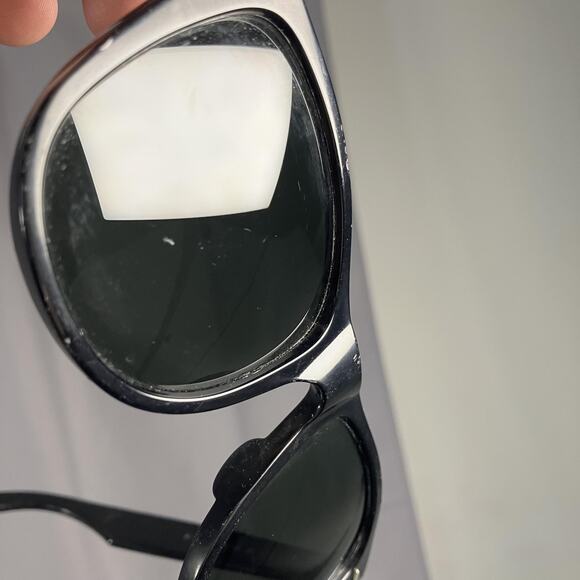 Ray-Ban Wayfarer Sunglasses Mens Size 54 Black Green Lenses Italy Case - Picture 16 of 16